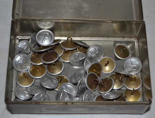 Alte blechdose uniformknöpfe - blechdose,